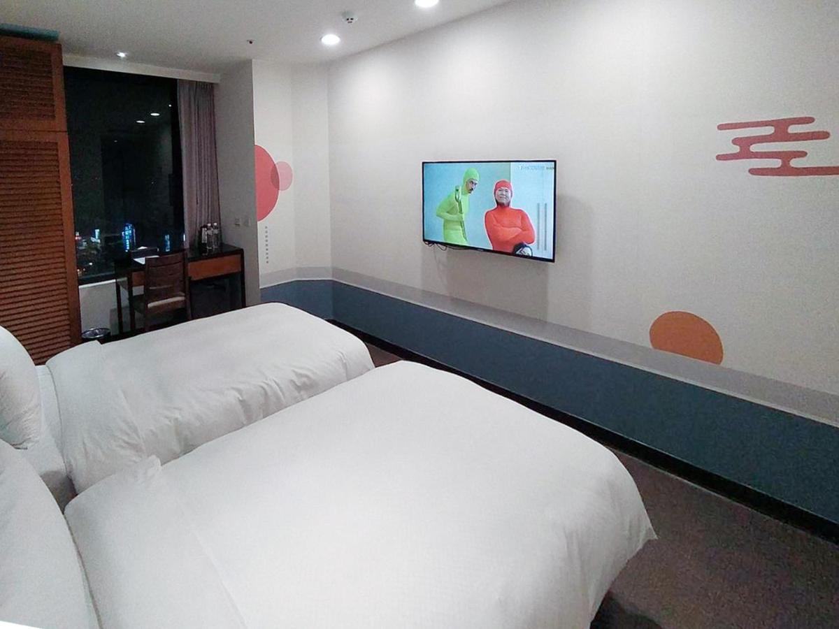 Hotel J Taoyuan Pingzhen Eksteriør billede