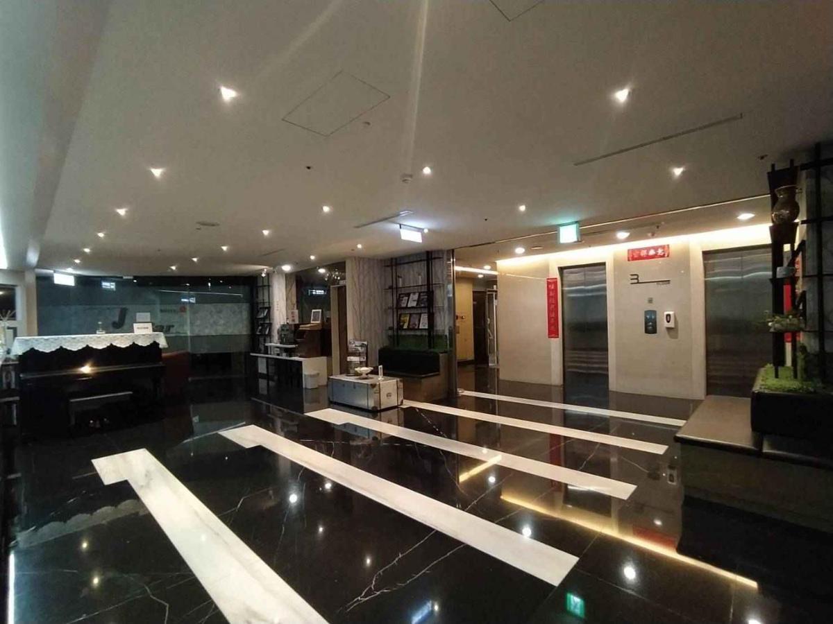 Hotel J Taoyuan Pingzhen Eksteriør billede