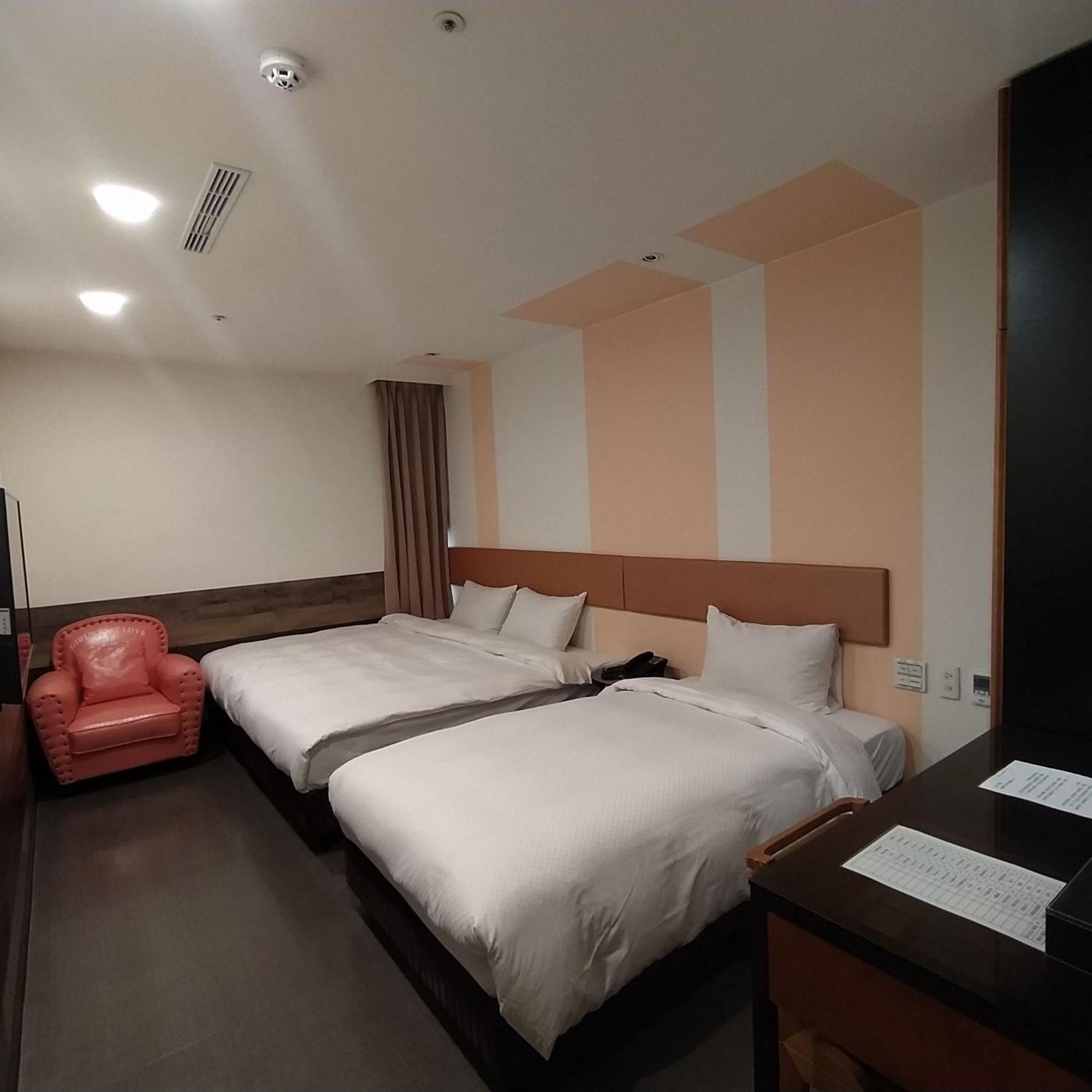 Hotel J Taoyuan Pingzhen Eksteriør billede